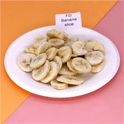 Liofilizēti banāni un zemenes